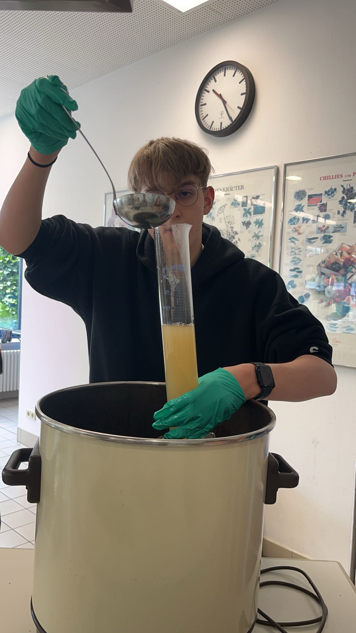 SGGG 12/1 lernt das Bierbrauen