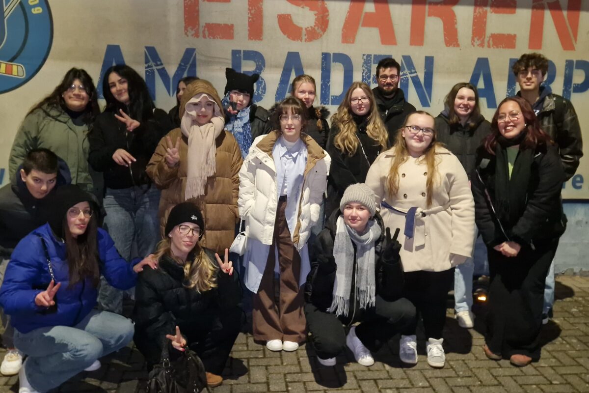 Klasse 11 entdeckt Eishockey: Spannendes Sportprojekt bei den Baden Rhinos