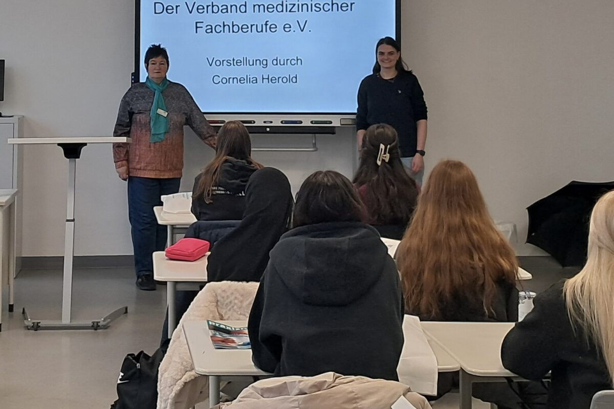 Einblicke in die Berufswelt: Besuch von Cornelia Herold